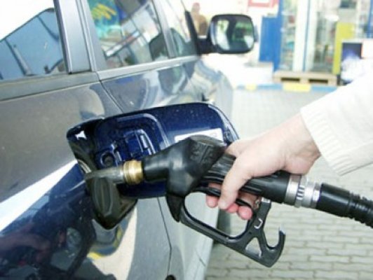 Petrom a majorat preţul carburanţilor